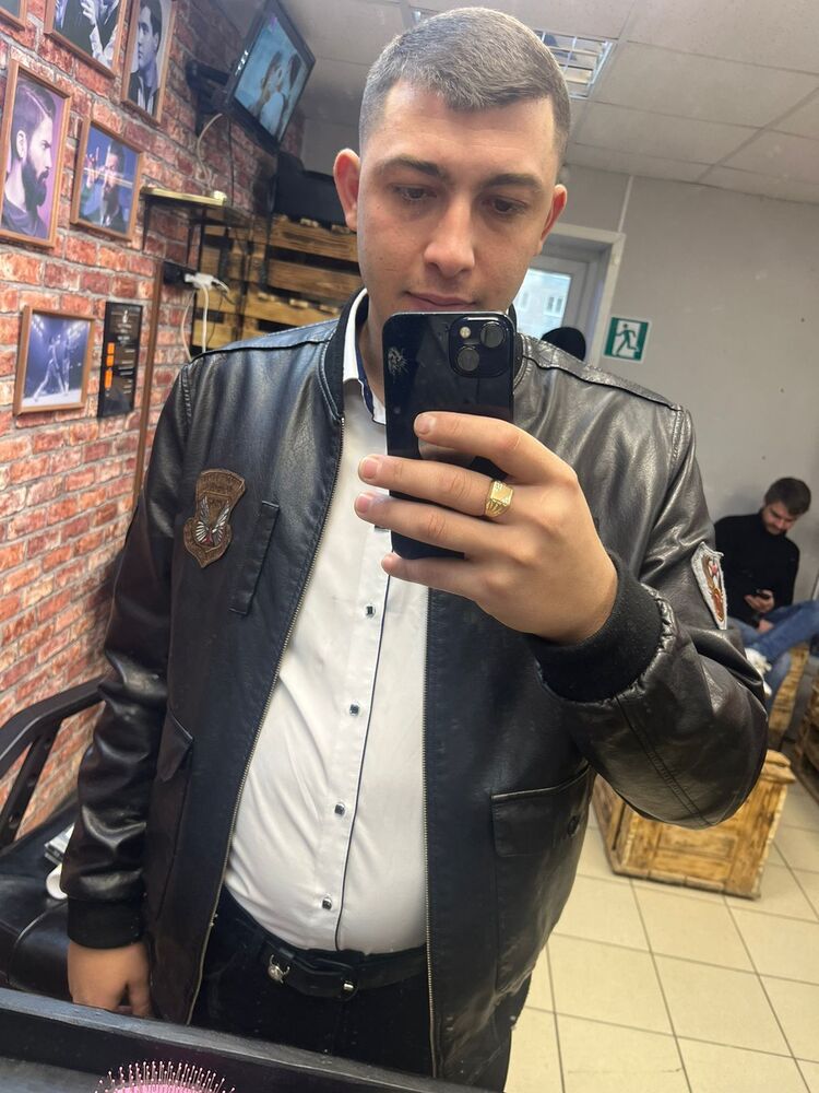  48052161  Artur, 26 ,    