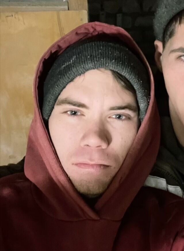  52599531  Maks, 22 ,    