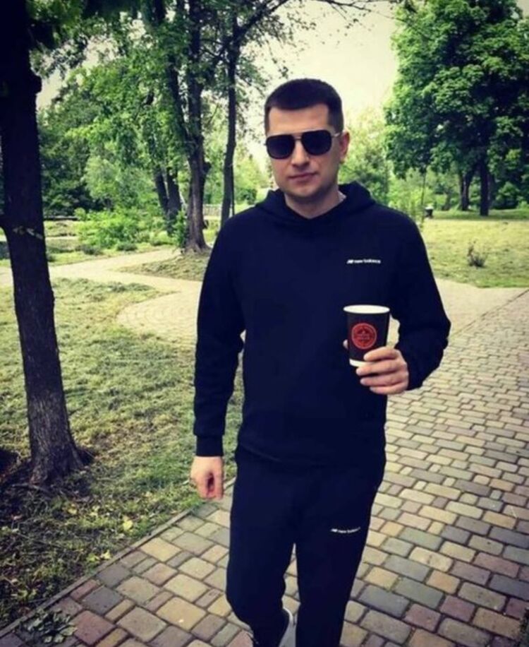  --,   Roman, 33 ,   ,   