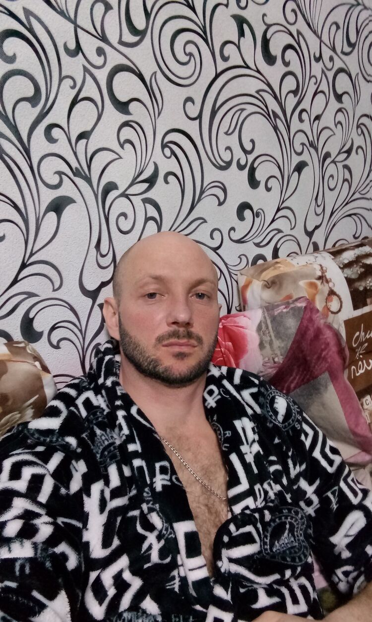  ,   Artem, 37 ,   , 