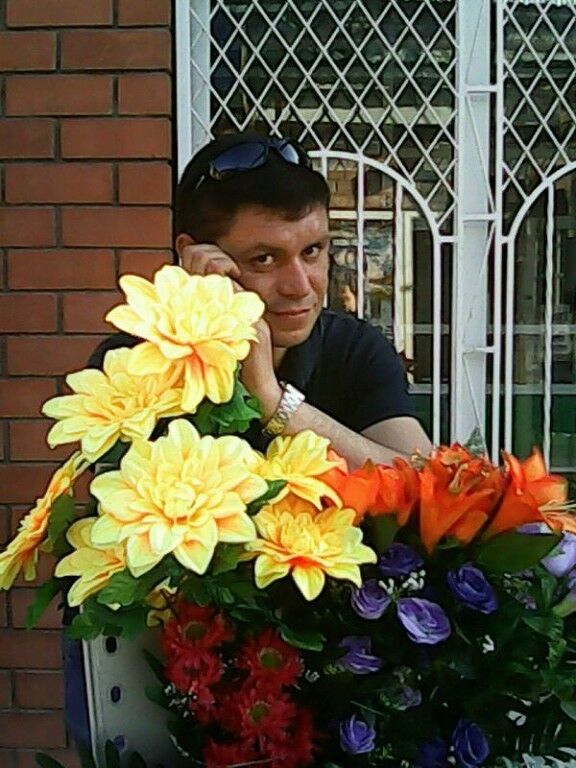  4538381  Konstantin, 47 ,    
