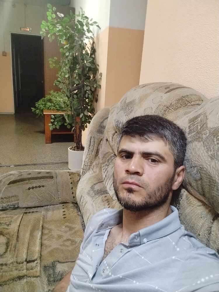  27427291  Umebjon, 36 ,    