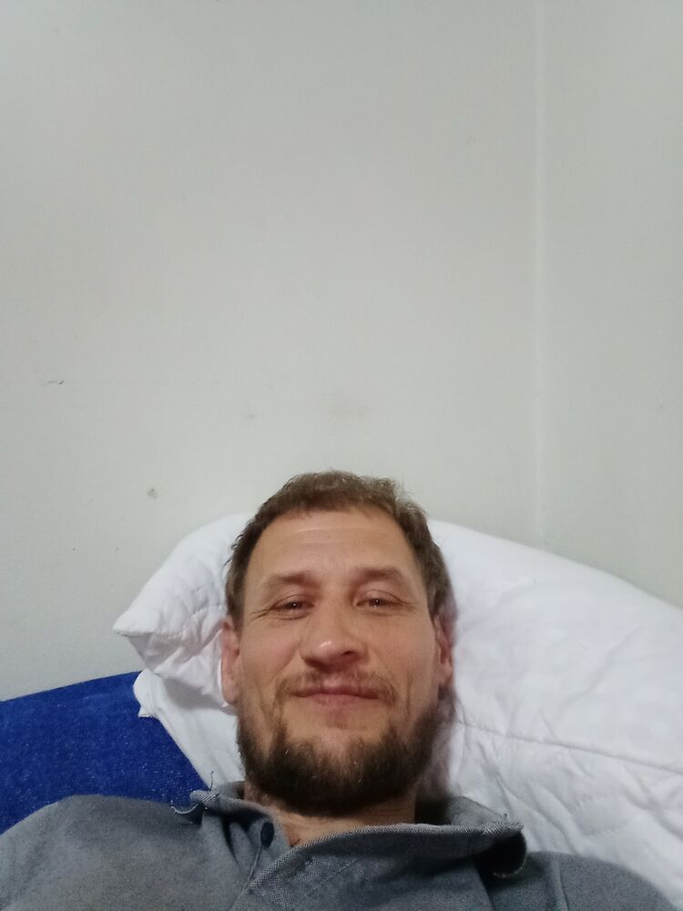  46066911  Aliksei, 44 ,    