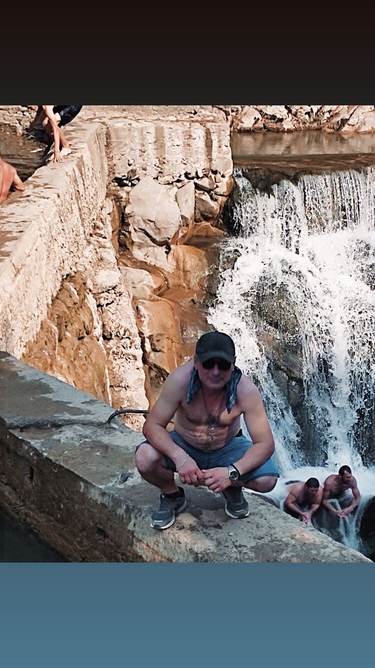  24158401  Kostia, 44 ,    