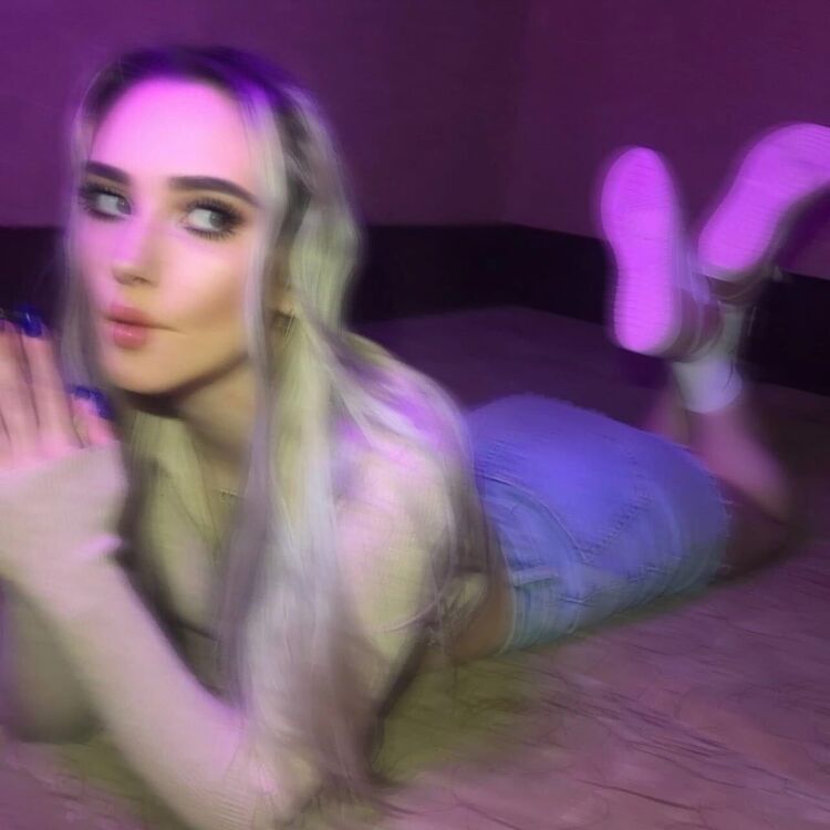 ,   Emily, 21 ,   c 