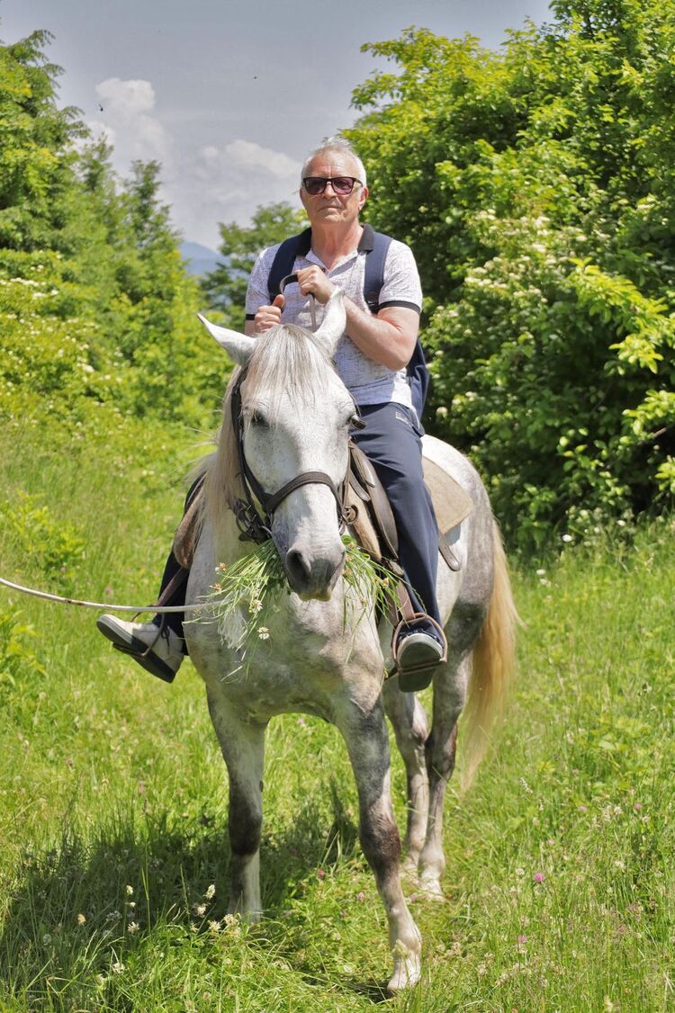  ,   Alex, 52 ,   ,   