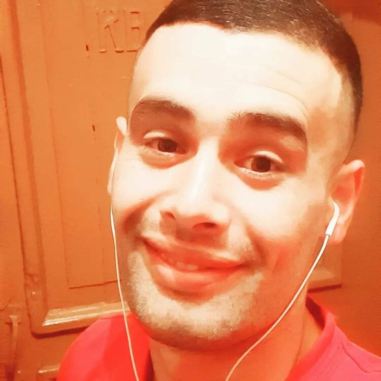  33208201  Amir, 31 ,    