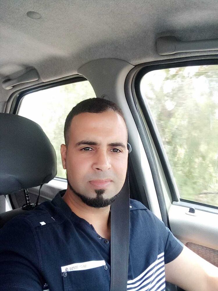  54692371  Tarik, 40 ,    