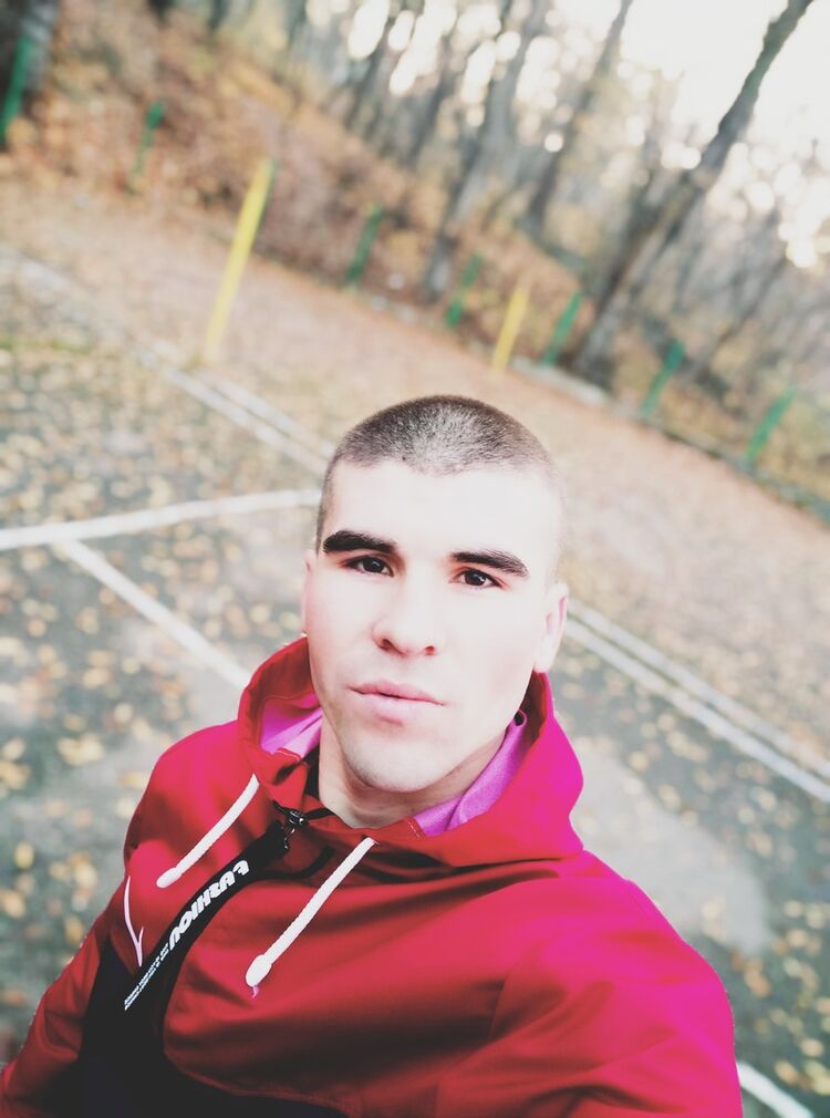  18139791  Danik, 27 ,    