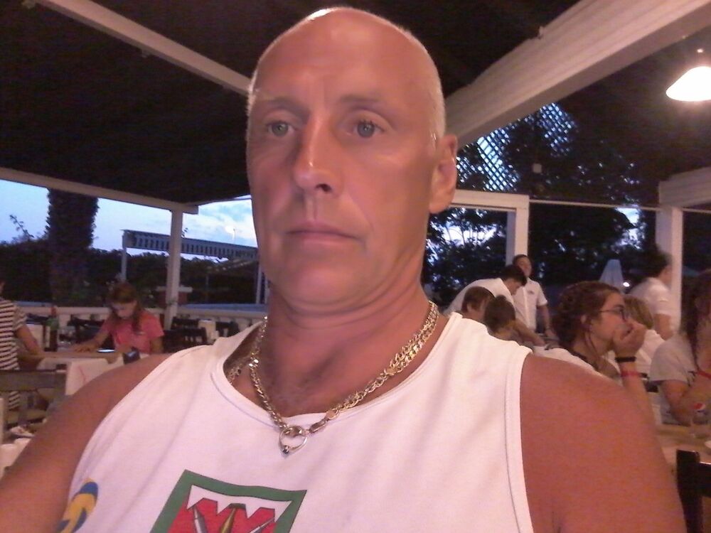  11526011  Oleg, 54 ,    