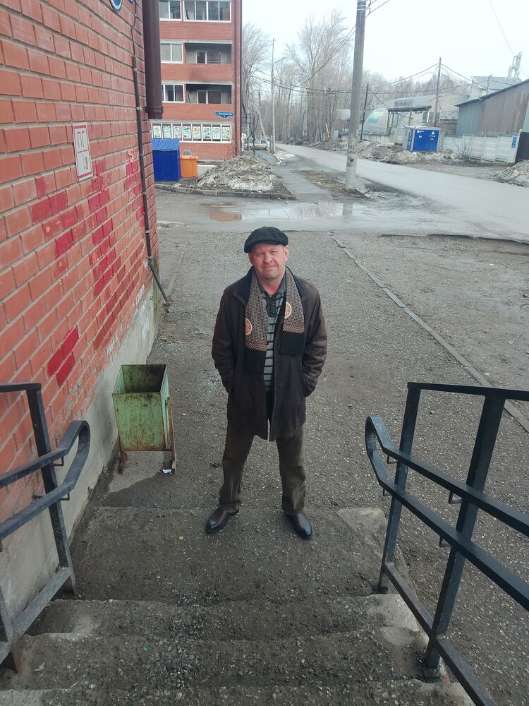  46533021  Andre, 55 ,    