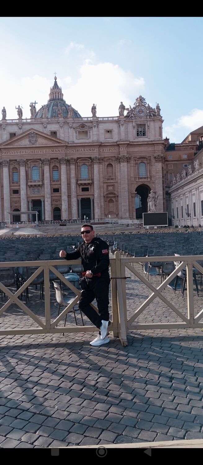  46948661  Oleg, 51 ,    Rome