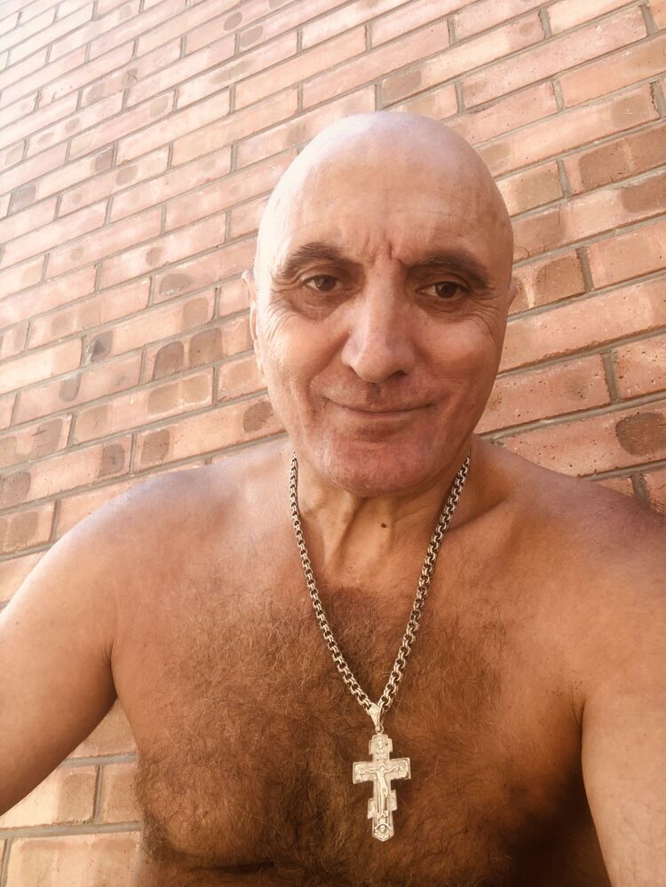  37211311  Serj, 57 ,    