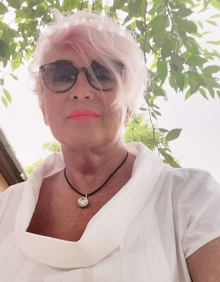  21239481  Alena, 69 ,    