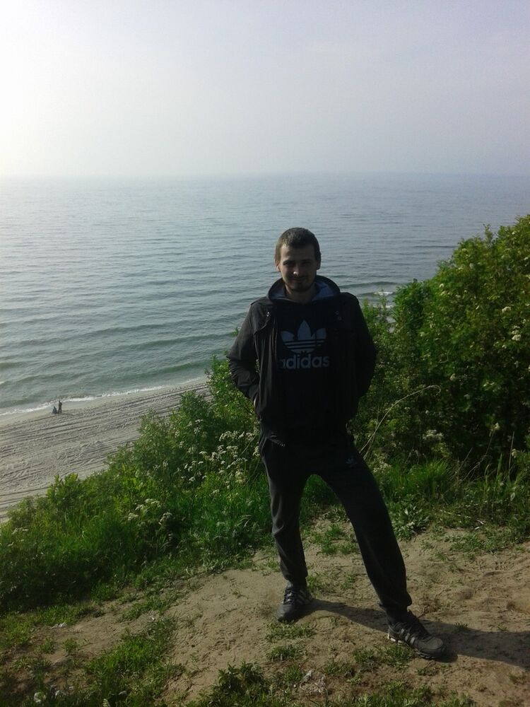  8976131  Mikhail, 36 ,    