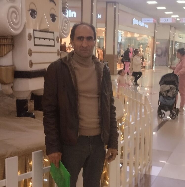  53734851  Artur, 58 ,    