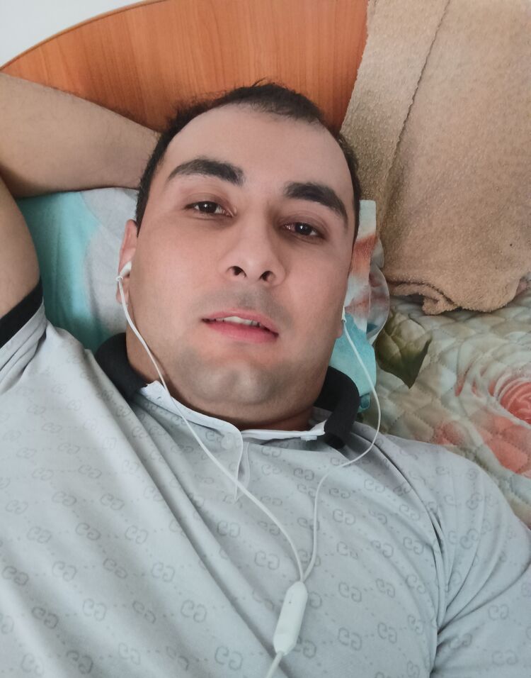  38933551  BATYR, 31 ,    