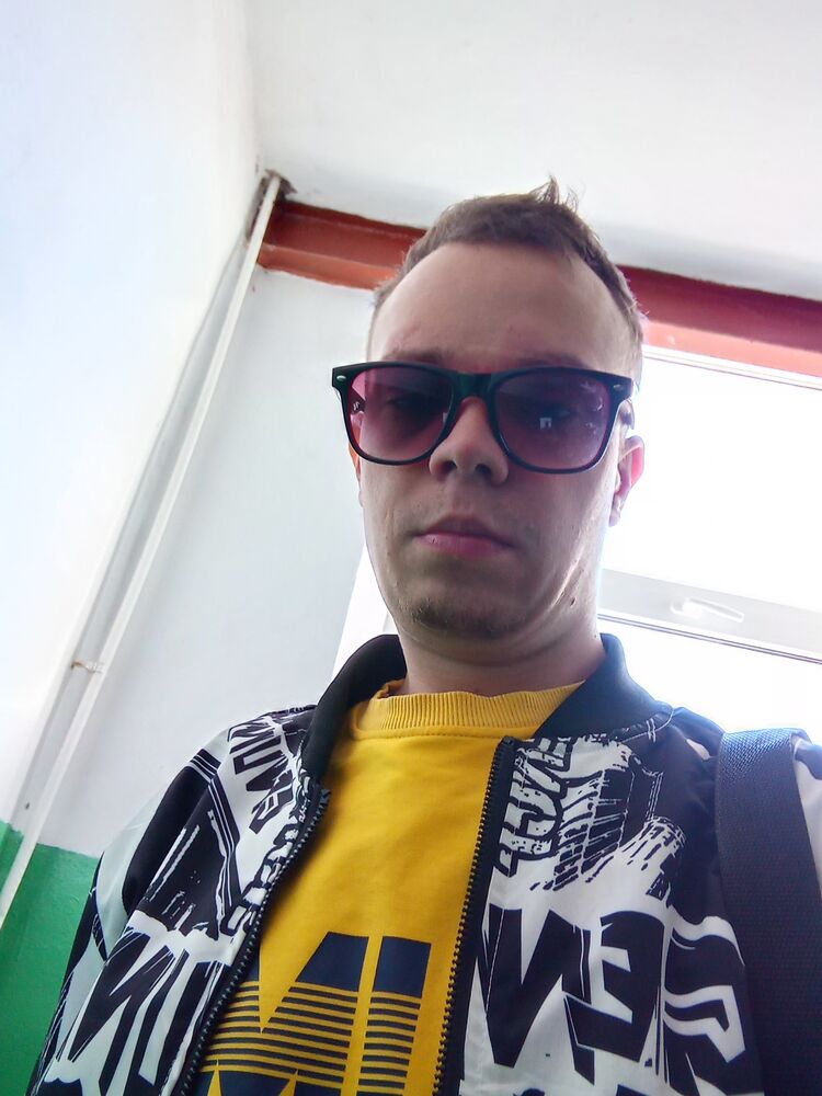  37676221  Alexander, 31 ,    