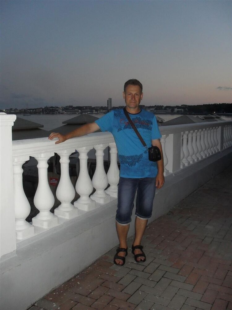  8296451  Sergei, 52 ,    