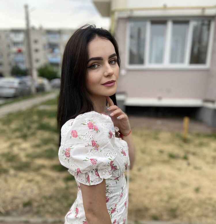  23938901  Dina, 22 ,    