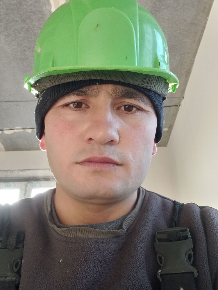  45043141  Akrom, 33 ,    