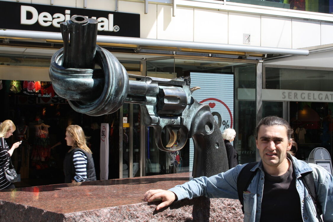  4256581  Yuriy, 48 ,     