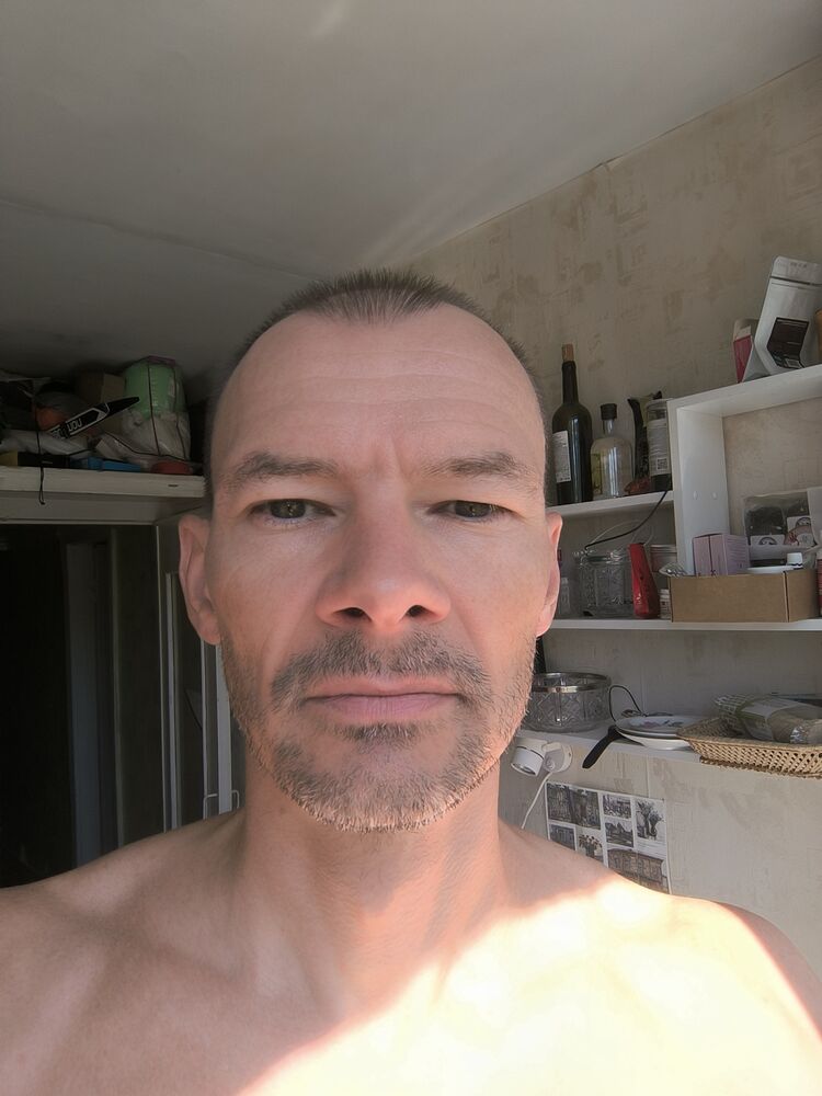  44722471  Ivan, 42 ,    