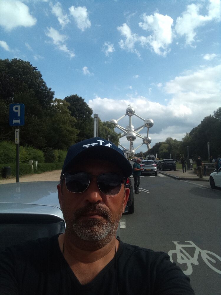  45713691  Leon, 49 ,    
