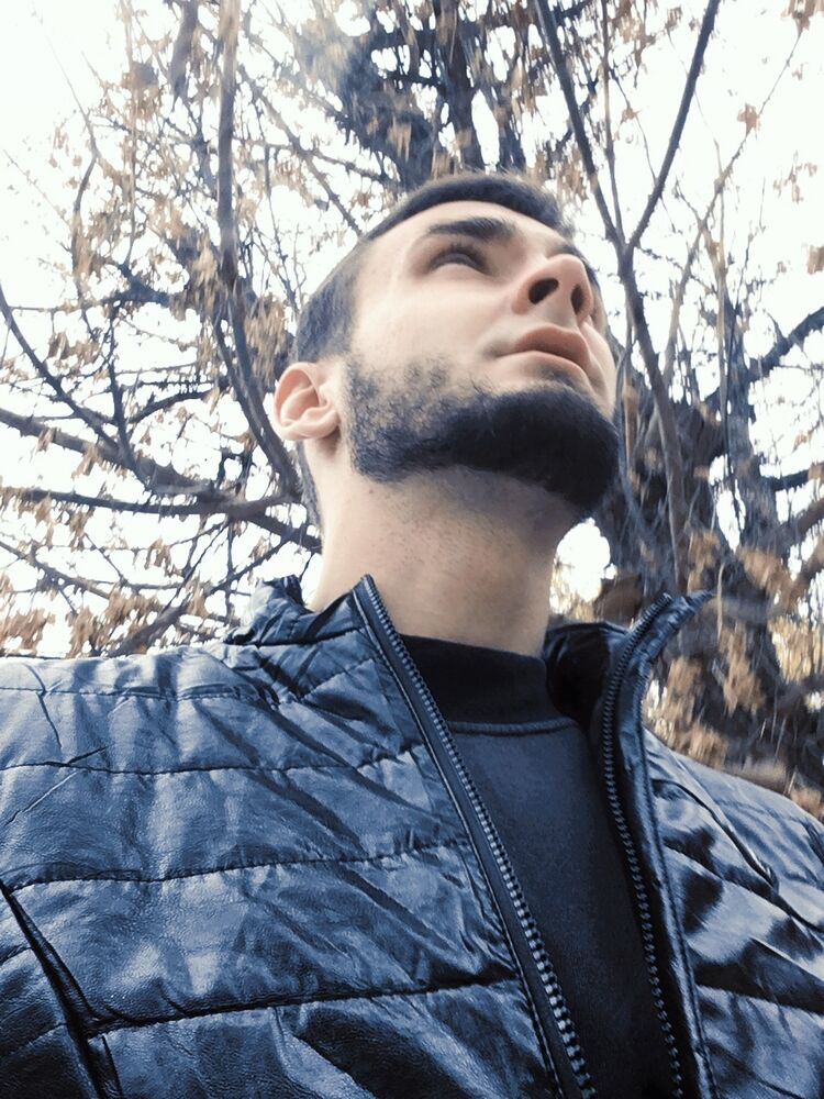  ,   Valentin, 30 ,  
