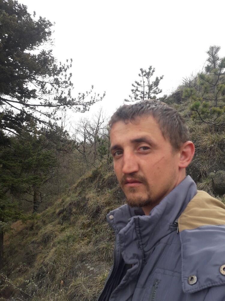  ,   Viorel, 32 ,   ,   
