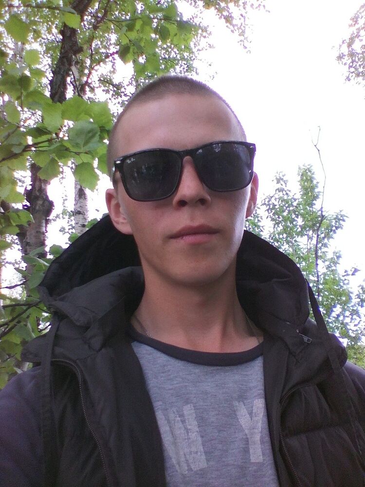  10215841  Rikki, 32 ,    