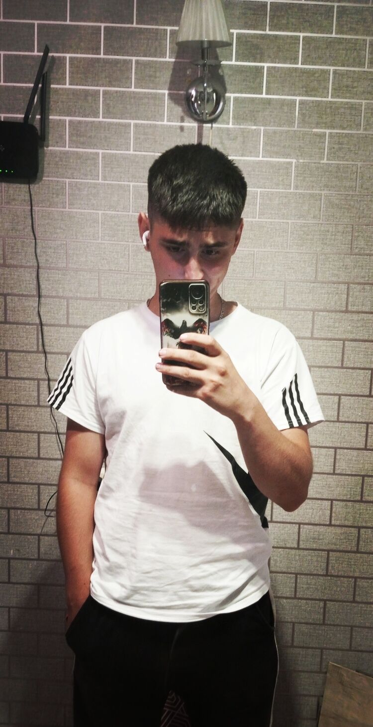  52607451  Maxim, 20 ,    