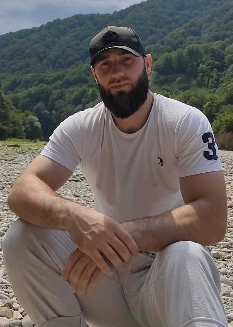  ,   Amir, 32 ,   ,   