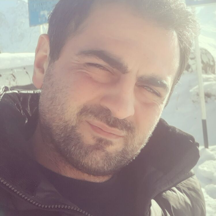  39027111  Narek, 39 ,    