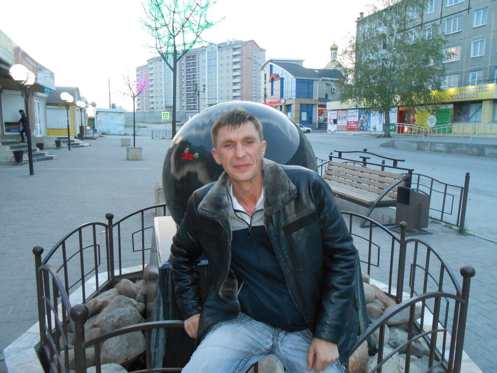  20915591  Viktor, 42 ,    