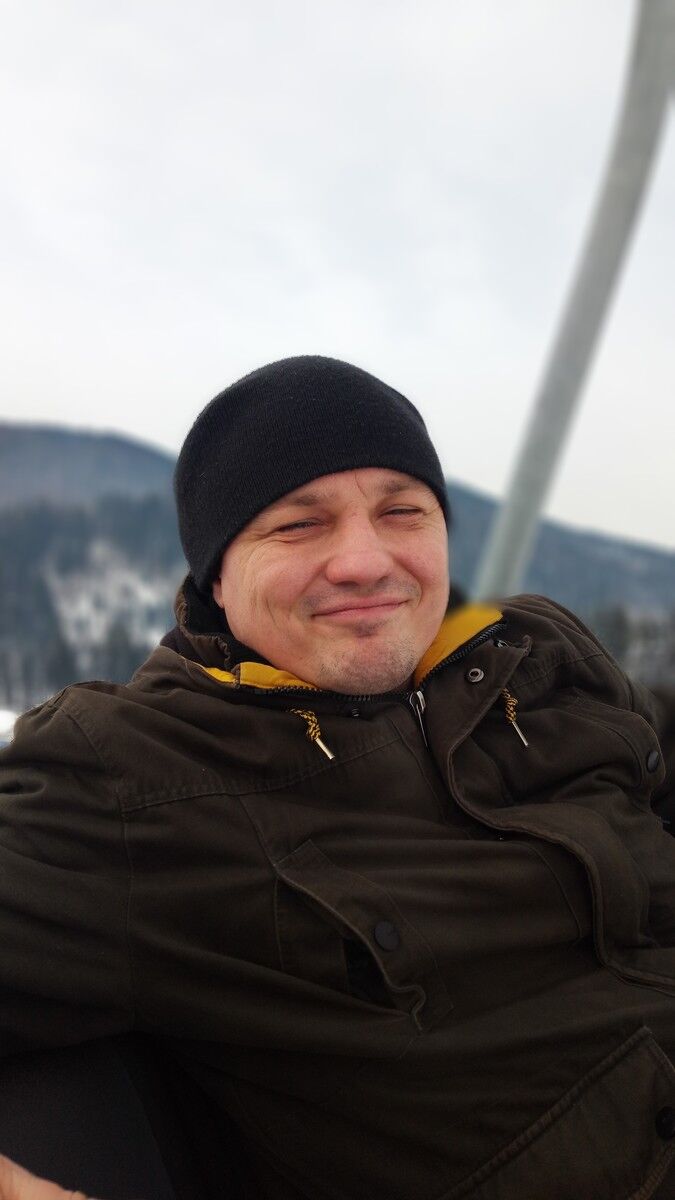  19302931  Stas, 42 ,    -