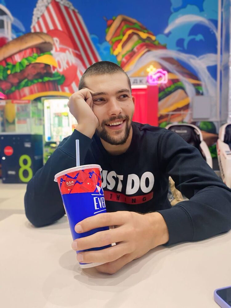  53957331  Andrei, 29 ,     