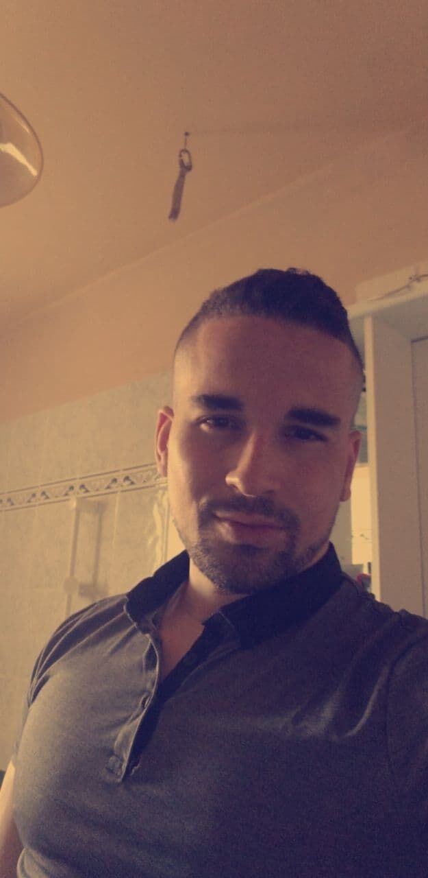  42521121  Romain, 33 ,    -