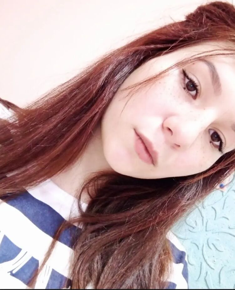  ,   Nadia, 21 ,   