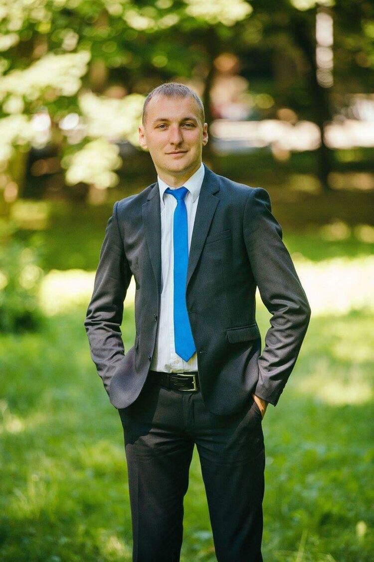  13437751  Konstantin, 36 ,    