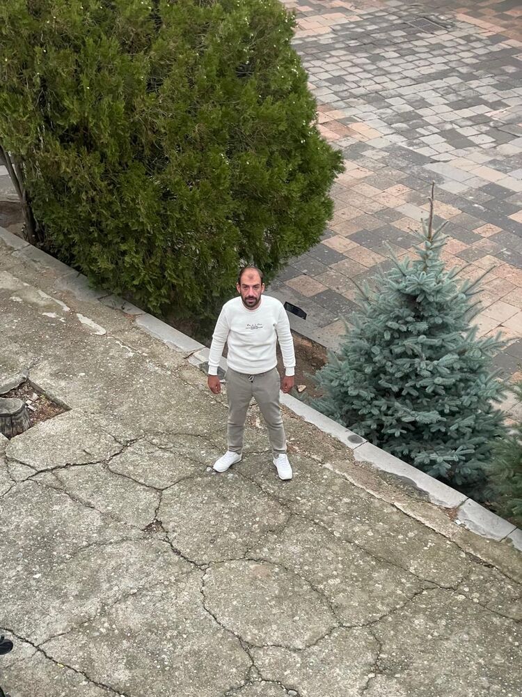  ,   Artur, 33 ,   ,   