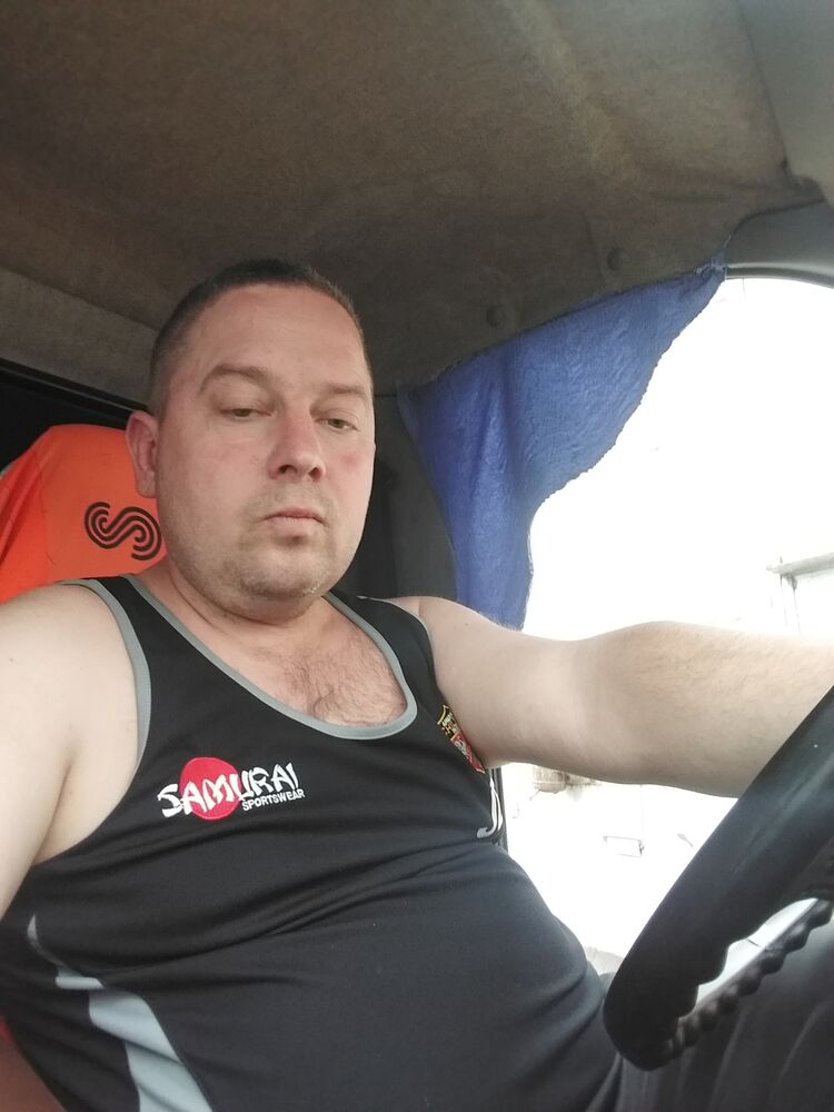  23076241  , 40 ,    