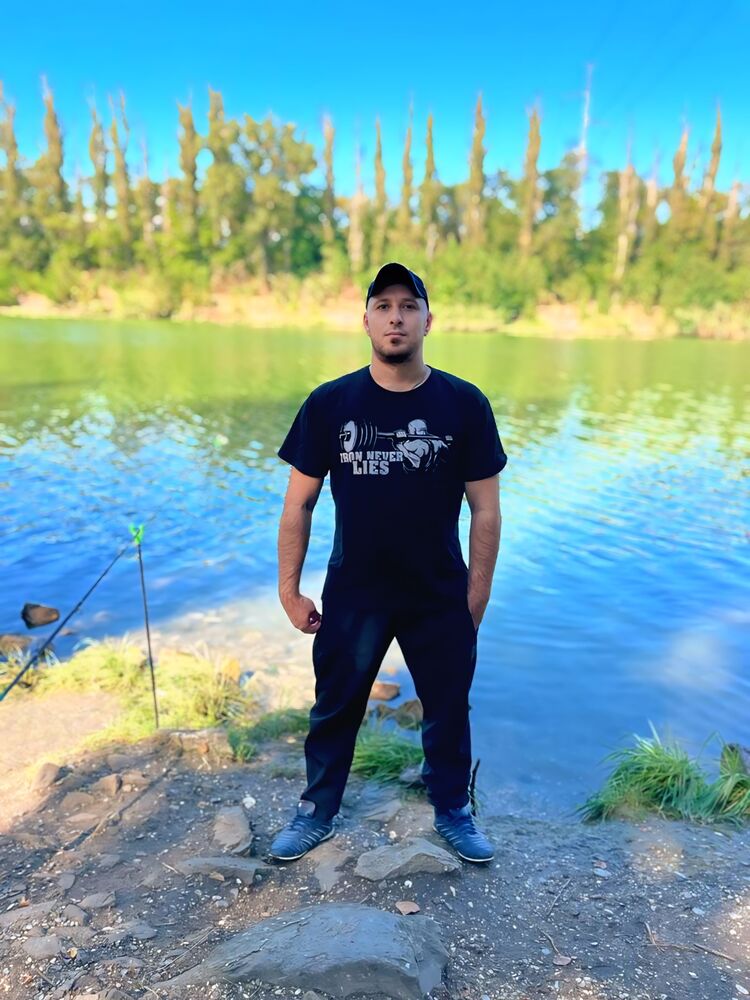  54546841  Artyom, 35 ,    