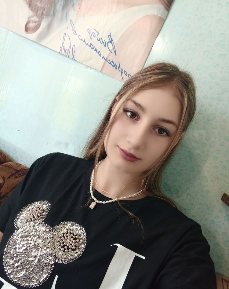  35527711  Alina, 20 ,    