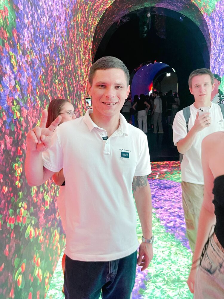  53611771  Vladislav, 30 ,    
