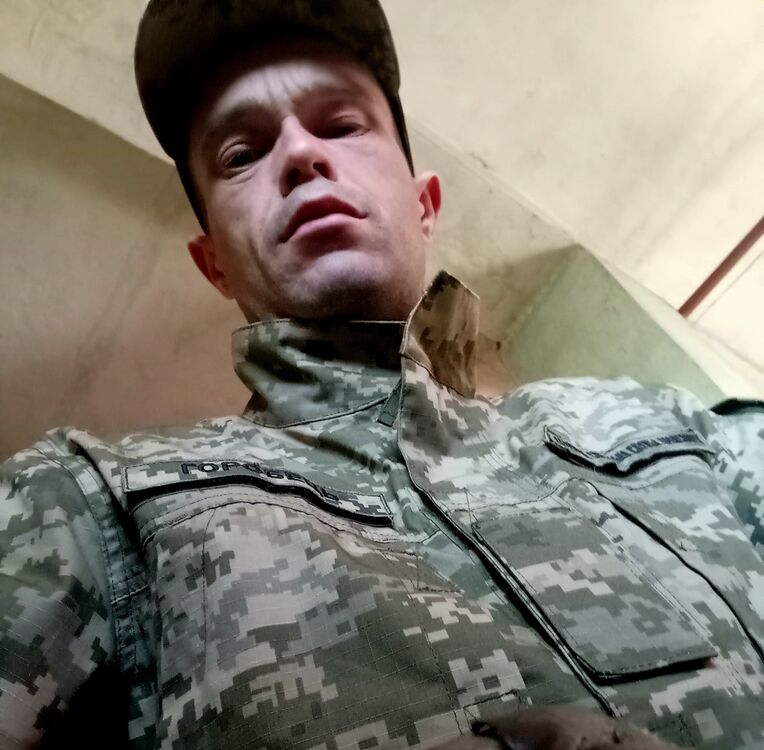  51823661  Andrej, 33 ,    
