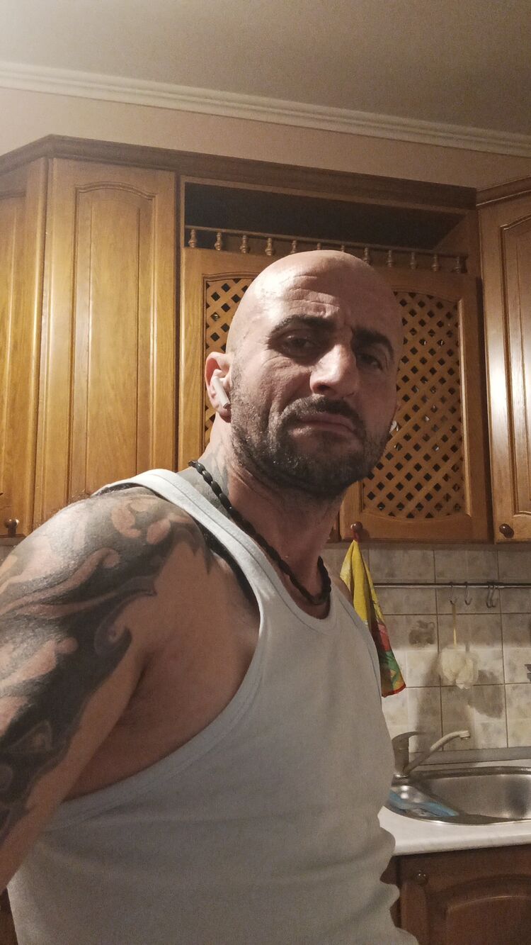  40348401  Roma, 33 ,    