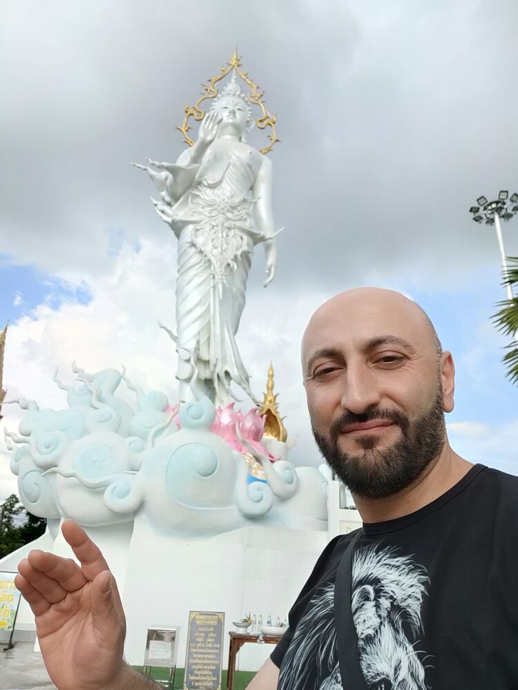  52676581  Karen, 44 ,    