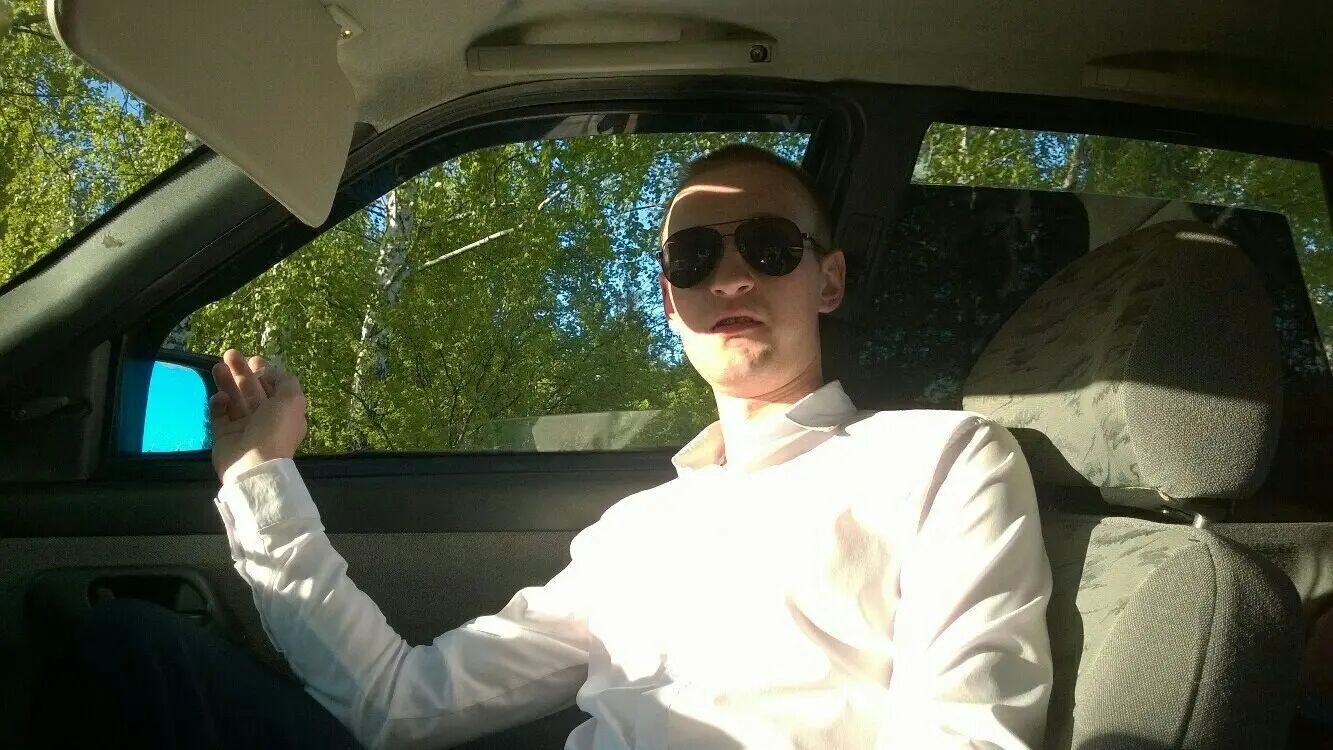  33863021  Anton, 32 ,    
