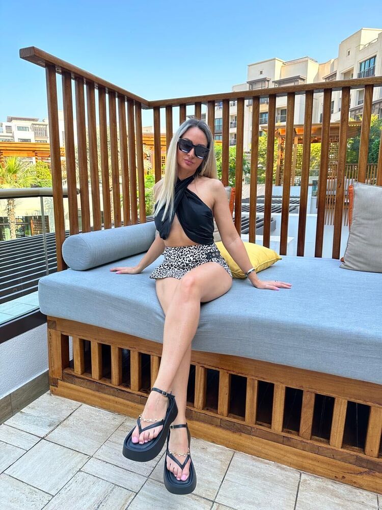  ,   Julia, 40 ,   ,   , c 